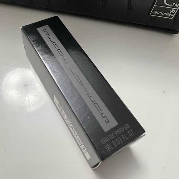 Serge Lutens L’Innommable - Picture 1 of 2